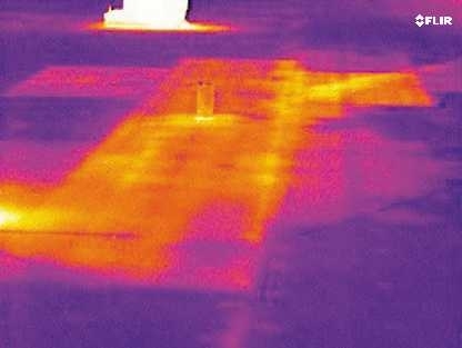 Thermographie eines Flachdaches mit Wasserschaden